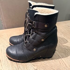 Sorel Womens Sz 6 Joan of Arctic Wedge Mid Shearling Boot Black Lace Up Read